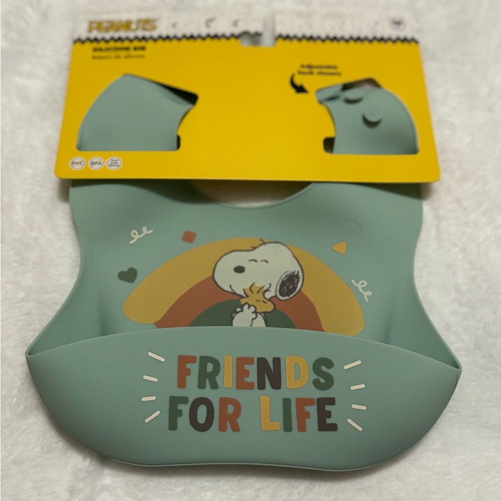 Peanuts silicone bib